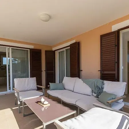 Located In A Stunning Area With Scenic Views ! Πανσιόν Πέγεια