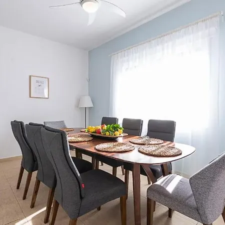 Πανσιόν Located In A Stunning Area With Scenic Views ! *