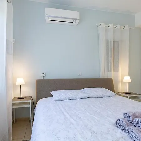 Located In A Stunning Area With Scenic Views ! Πέγεια