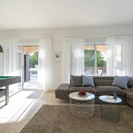 Πανσιόν Located In A Stunning Area With Scenic Views !