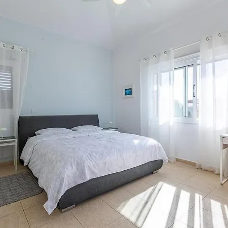 Πανσιόν Located In A Stunning Area With Scenic Views !