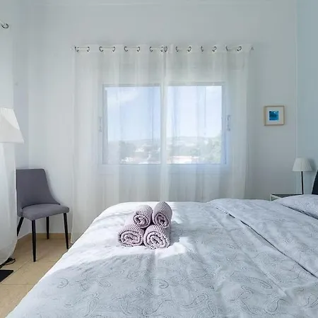 Located In A Stunning Area With Scenic Views ! Πέγεια
