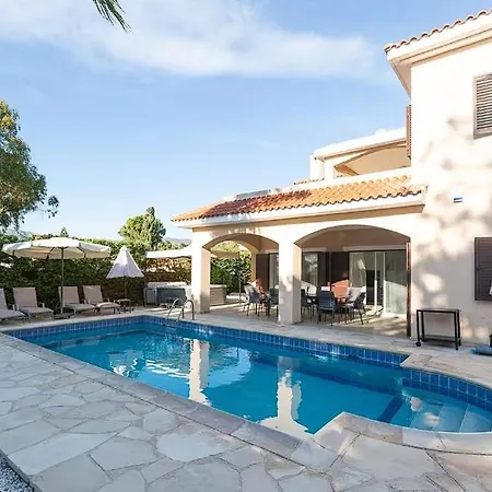 Located In A Stunning Area With Scenic Views ! Πέγεια